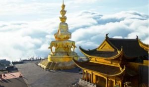 Lightweight Hiking Gear Checklist for Mount Emei: Easy for Women to Carry Without Getting Tired