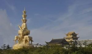 Mount Emei Hiking Accommodation Guide: From Base to Summit – Options for Every Budget
