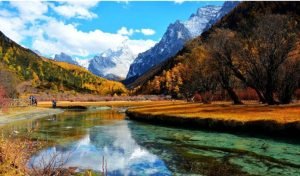 15-Day Sichuan–Tibet Highway Self-Drive Tour: A Slow Travel Journey Through the Best of Tibet